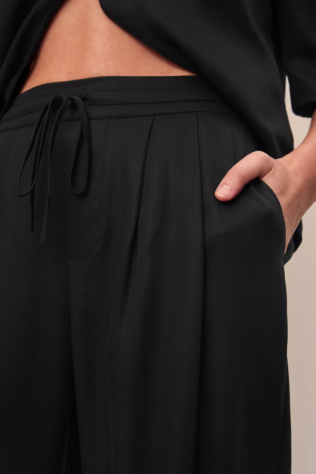Tencel Woven Relaxed Trouser - Image 3
