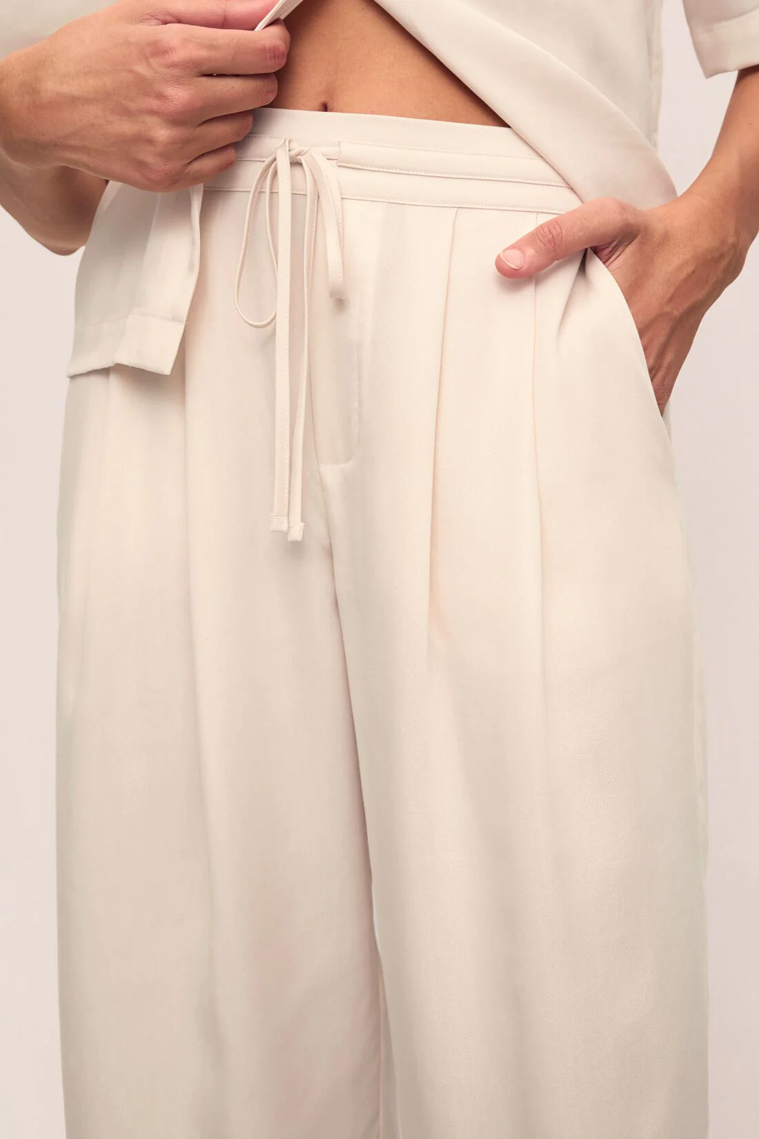 Tencel Woven Relaxed Trouser - Image 2